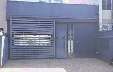 Imagem: O depósito possui 2 Vagas na garagem, 135m² de Área e está