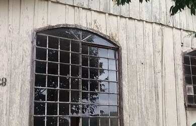 Imagem: A casa possui 2 Dormitórios, 1 Banheiro, 1 Vaga na garagem