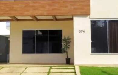 Imagem: A casa em condomínio possui 3 Dormitórios e está localizado