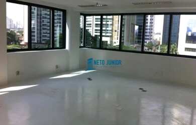 Imagem: O depósito possui 2 Vagas na garagem e 73m² de Área e está