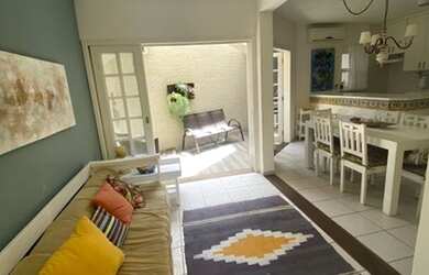 Imagem: A casa em condomínio possui 4 Dormitórios, 3 Banheiros, 1