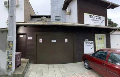 Imagem: A casa possui 2 Dormitórios, 1 Banheiro, 1 Vaga na garagem