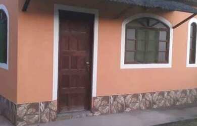 Imagem: A casa possui 1 Dormitório, 1 Banheiro, 1 Vaga na garagem e