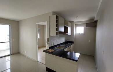 Imagem: O apartamento possui 2 Dormitórios, 1 Banheiro, 1 Vaga na garagem