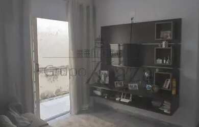 Imagem: A casa possui 2 Dormitórios, 2 Banheiros, 2 Vagas na garagem