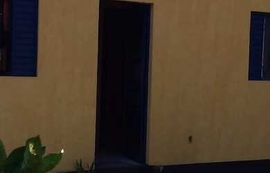 Imagem: A casa possui 1 Dormitório, 1 Banheiro, 5 Vagas na garagem