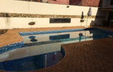 Imagem: A casa possui 1 Dormitório, 3 Vagas na garagem, Imóvel novo