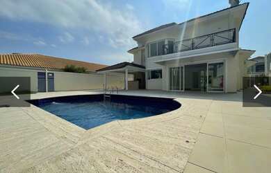 Imagem: A casa em condomínio possui 4 Dormitórios, 3 Banheiros, 5