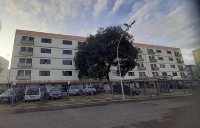 Imagem: O apartamento possui 3 Dormitórios, 1 Banheiro, 2 Vagas na