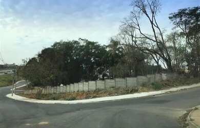 Imagem: O terreno à venda possui e está localizado em Jardim Dos
