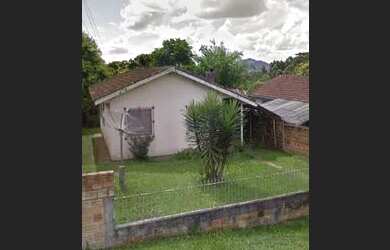 Imagem: A casa possui 2 Dormitórios, 1 Banheiro, 5 Vagas na garagem