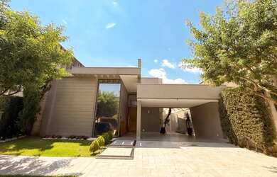 Imagem: A casa em condomínio possui 3 Dormitórios, 4 Banheiros, 4