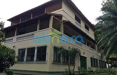 Imagem: A casa em condomínio possui 5 Dormitórios, 5 Banheiros, 5