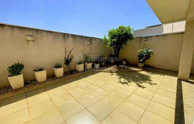 Imagem: A casa em condomínio possui 3 Dormitórios, 5 Banheiros, 4