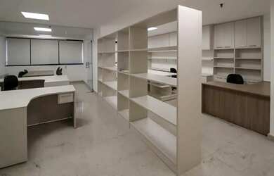 Imagem: O depósito possui 2 Vagas na garagem e 68m² de Área e está