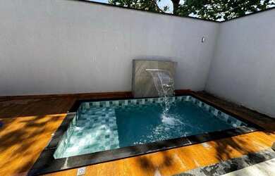 Imagem: A casa possui 3 Dormitórios, 3 Banheiros, 3 Vagas na garagem