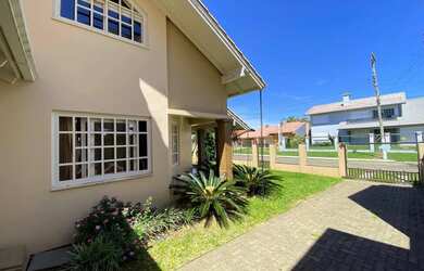 Imagem 2: Casa à venda, mobiliada com piscina aquecida, pertinho do mar - no Bairro Centro de Imbé!