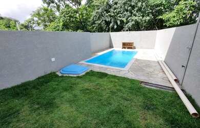 Imagem: A casa possui 2 Dormitórios, 4 Banheiros, 2 Vagas na garagem