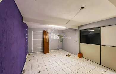 Imagem: O depósito possui 4 Vagas na garagem, 500m² de Área e está