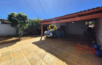 Imagem: A casa possui 3 Dormitórios, 1 Banheiro, 4 Vagas na garagem