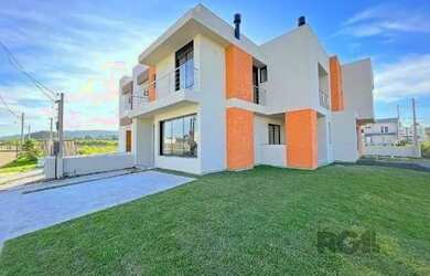 Imagem 3: Casa em Porto Alegre, no bairro Hípica, com 3 dormitório s , e 3 banheiros,...