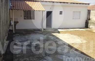 Imagem: A casa possui 1 Dormitório, 1 Banheiro, 3 Vagas na garagem