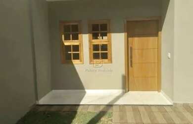 Imagem: A casa possui 3 Dormitórios, 2 Banheiros, 3 Vagas na garagem