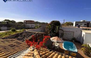 Imagem: A casa possui 4 Dormitórios, 3 Banheiros, 4 Vagas na garagem