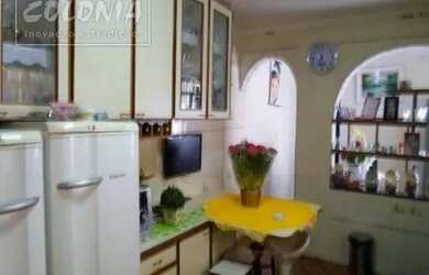 Imagem: A casa possui 3 Dormitórios, 3 Banheiros, 2 Vagas na garagem