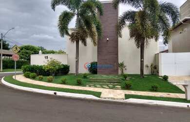 Imagem: A casa em condomínio possui 3 Dormitórios, 4 Banheiros, 3