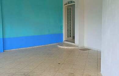 Imagem: A casa possui 2 Dormitórios, 1 Banheiro, 3 Vagas na garagem