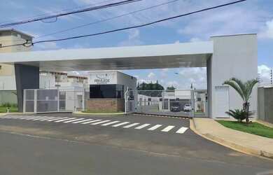 Imagem: A casa em condomínio possui 3 Dormitórios, 3 Banheiros, 2