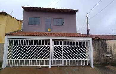 Imagem: A casa possui 3 Dormitórios, 3 Banheiros, 3 Vagas na garagem