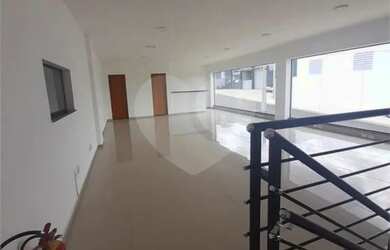 Imagem: O depósito possui 1 Vaga na garagem e 1243m² de Área e está