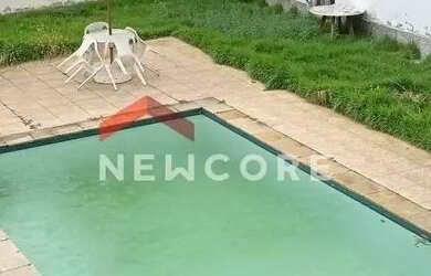 Imagem: A casa possui 5 Dormitórios, 5 Banheiros, 4 Vagas na garagem