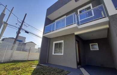 Imagem: A casa possui 3 Dormitórios, 2 Banheiros, 2 Vagas na garagem