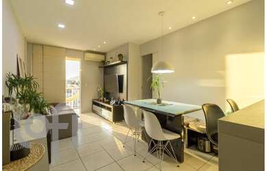 Imagem: O apartamento possui 3 Dormitórios, 1 Banheiro, 1 Vaga na garagem