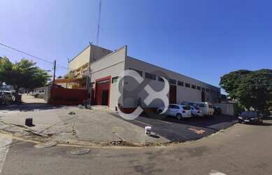 Imagem: O depósito possui 5 Vagas na garagem, 450m² de Área e está