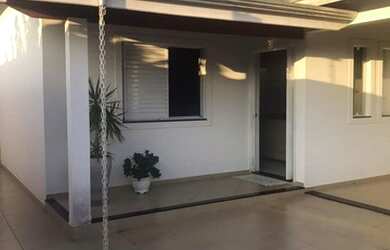 Imagem: A casa possui 3 Dormitórios, 3 Banheiros, 3 Vagas na garagem