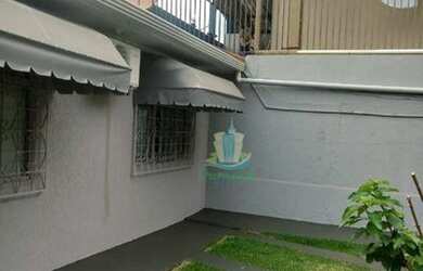 Imagem: A casa possui 3 Dormitórios, 2 Banheiros, 4 Vagas na garagem