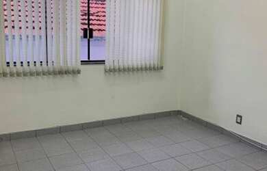 Imagem: O depósito para alugar possui 2 Vagas na garagem e 27m² de