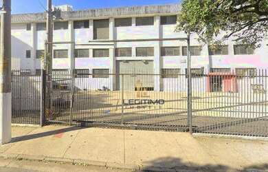 Imagem: O depósito possui 2720m² de Área e está localizado em Água