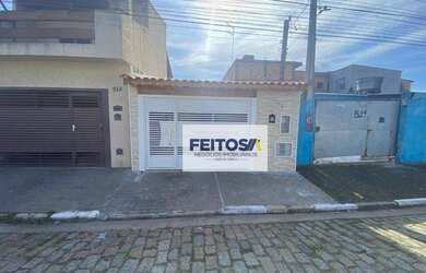 Imagem: A casa possui 3 Dormitórios, 1 Banheiro, 2 Vagas na garagem