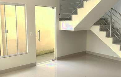 Imagem: A casa possui 4 Dormitórios, 4 Banheiros, 5 Vagas na garagem