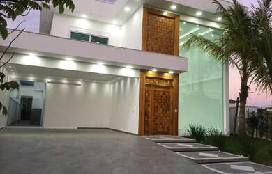 Imagem: A casa em condomínio possui 5 Dormitórios, 5 Banheiros, 4