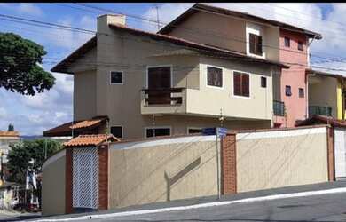 Imagem: A casa possui 3 Dormitórios, 3 Banheiros, 4 Vagas na garagem