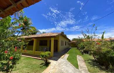 Imagem: A casa possui 4 Dormitórios, 4 Banheiros, 4 Vagas na garagem