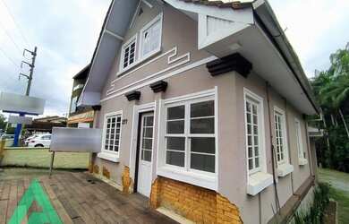 Imagem: A casa possui 1 Dormitório, 3 Banheiros, 1 Vaga na garagem