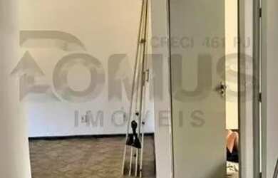 Imagem: A casa possui 5 Dormitórios, 2 Banheiros, 3 Vagas na garagem