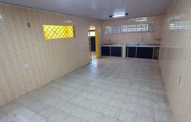 Imagem: A casa possui 2 Dormitórios, 1 Banheiro, 1 Vaga na garagem